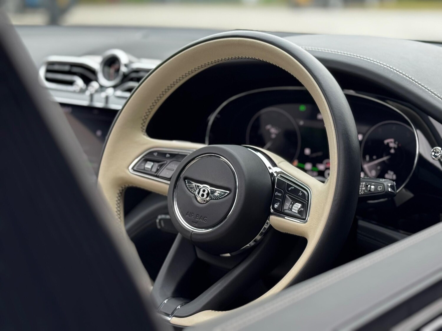 Used Bentley Bentayga 2023 for sale - 76562540: Photo 64