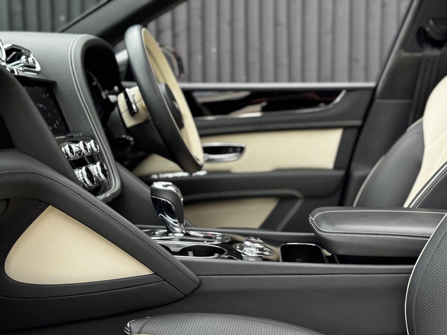 Used Bentley Bentayga 2023 for sale - 76562540: Photo 67