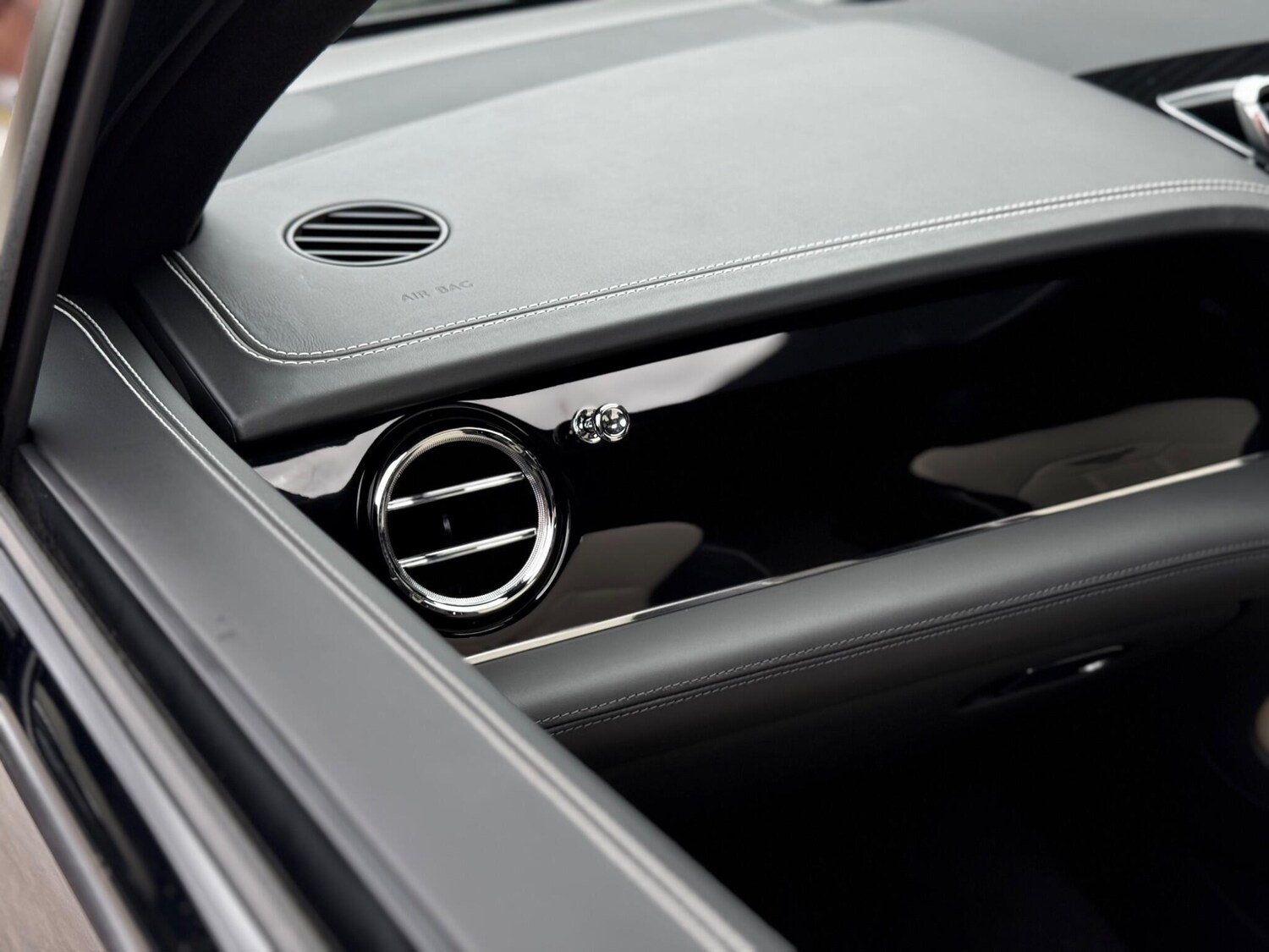 Used Bentley Bentayga 2023 for sale - 76562540: Photo 76