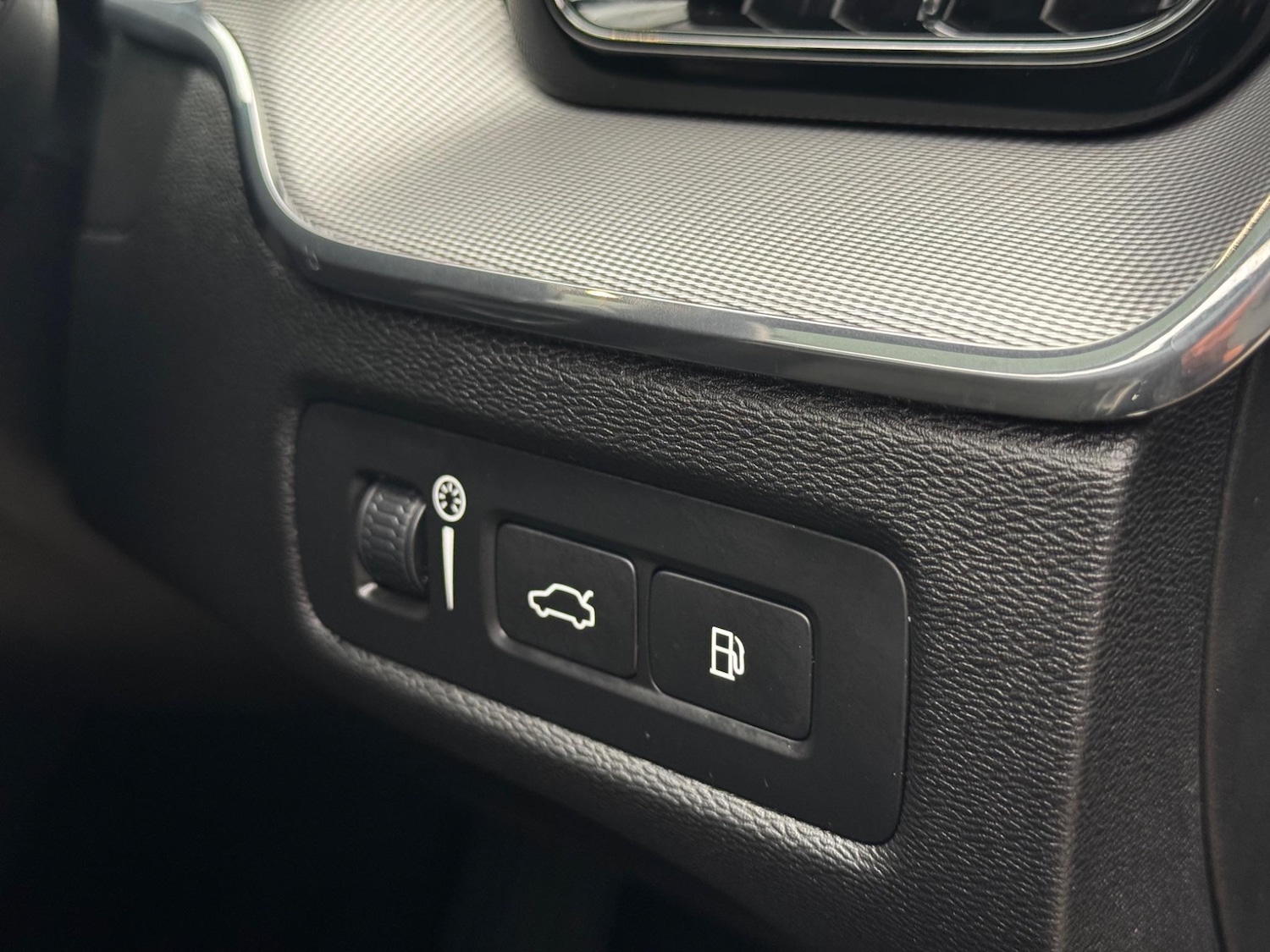 Used Volvo XC60 2019 for sale - 76561070: Photo 28