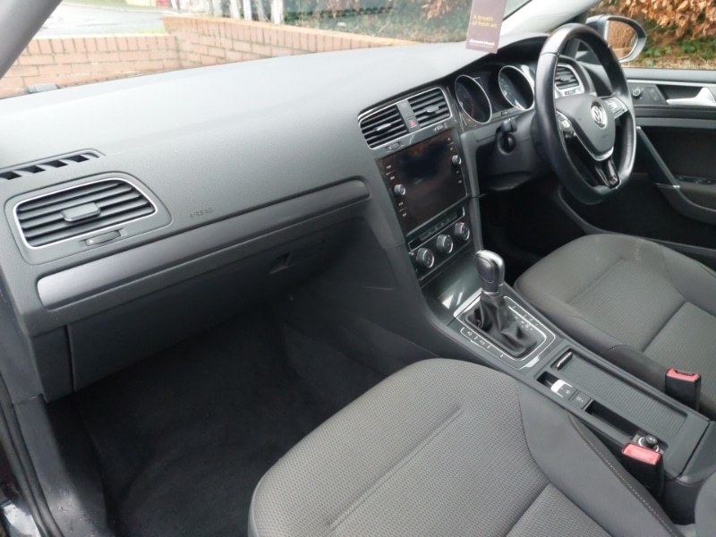 Used Volkswagen Golf 2017 for sale - 76983045: Photo 5