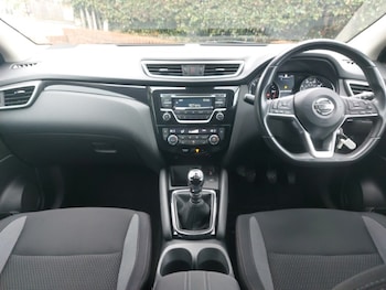 Used Nissan Qashqai 2018 for sale - 75976834: Photo 2