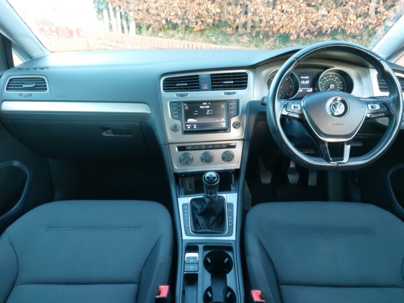 Used Volkswagen Golf 2017 for sale - 76864612: Photo 2