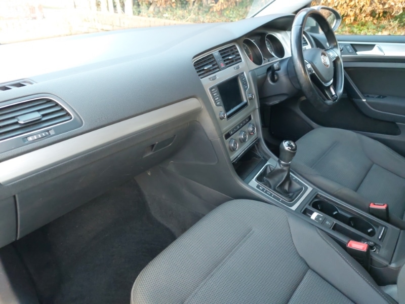 Used Volkswagen Golf 2017 for sale - 76864612: Photo 5