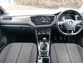 Used Volkswagen T-Roc 2018 for sale - 78225261: Photo