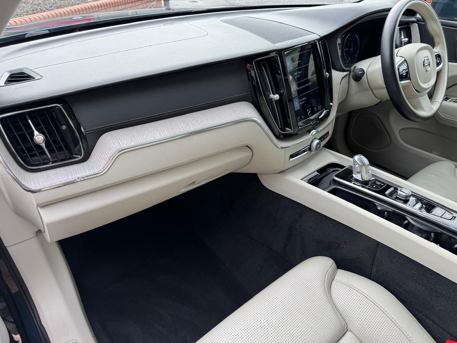 Used Volvo XC60 2017 for sale - 76874177: Photo 30