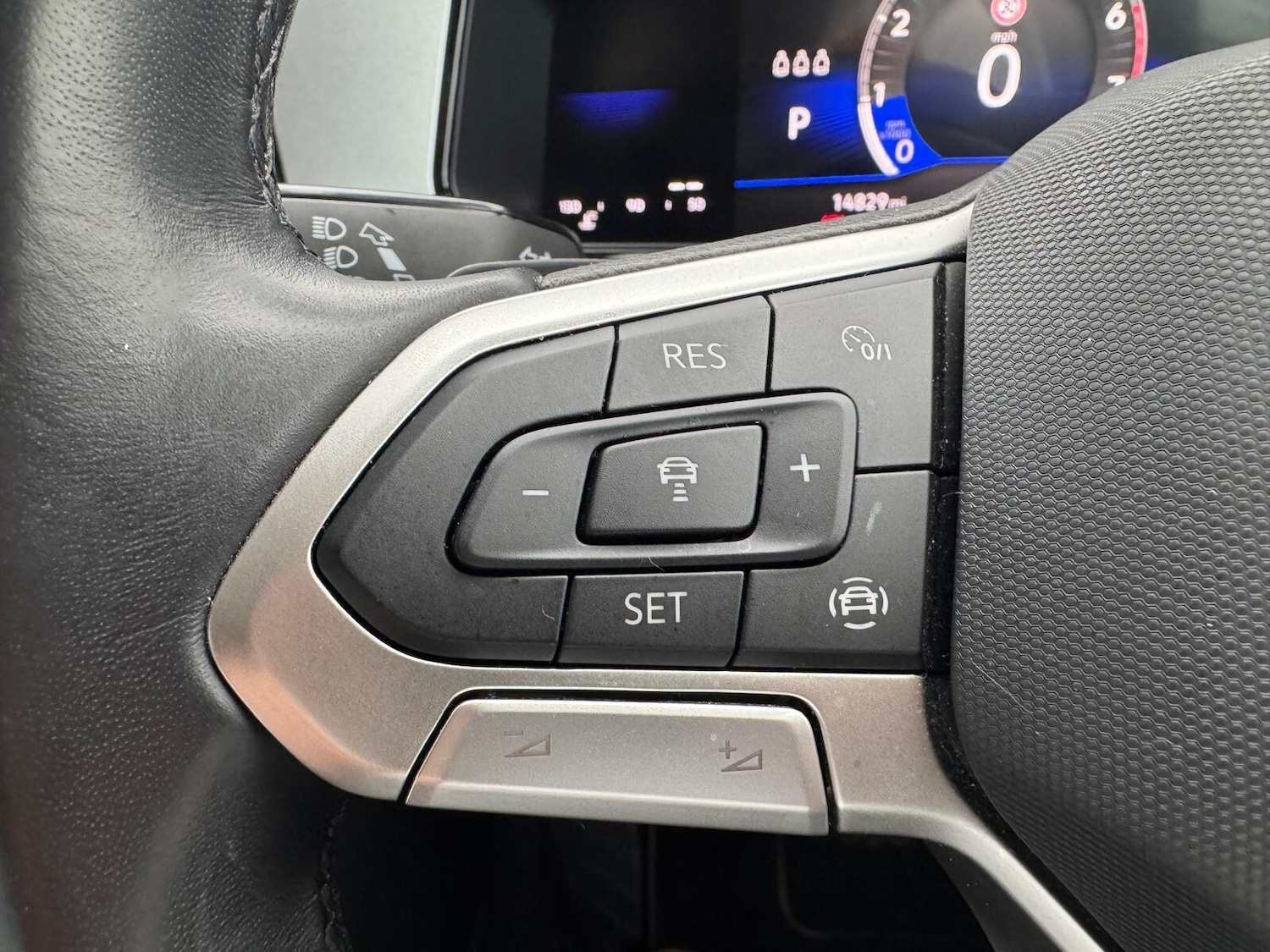 Used Volkswagen T-Roc 2024 for sale - 76871362: Photo 32