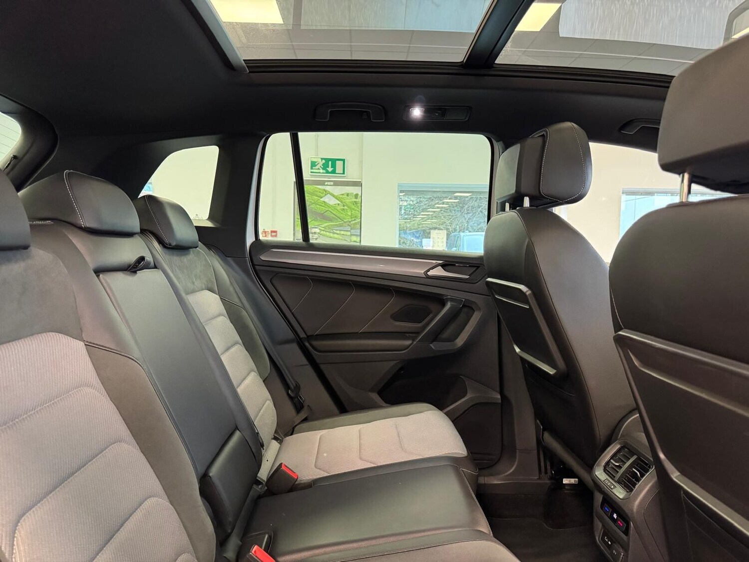 Used Volkswagen Tiguan 2018 for sale - 77911133: Photo 24