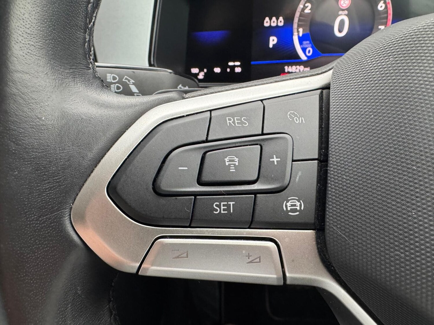 Used Volkswagen T-Roc 2024 for sale - 76840639: Photo 32