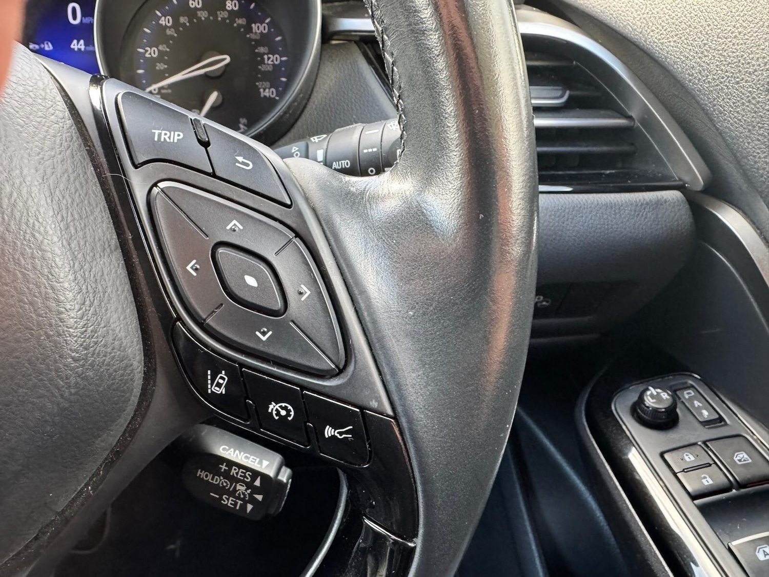 Used Toyota C-HR 2018 for sale - 77235501: Photo 28