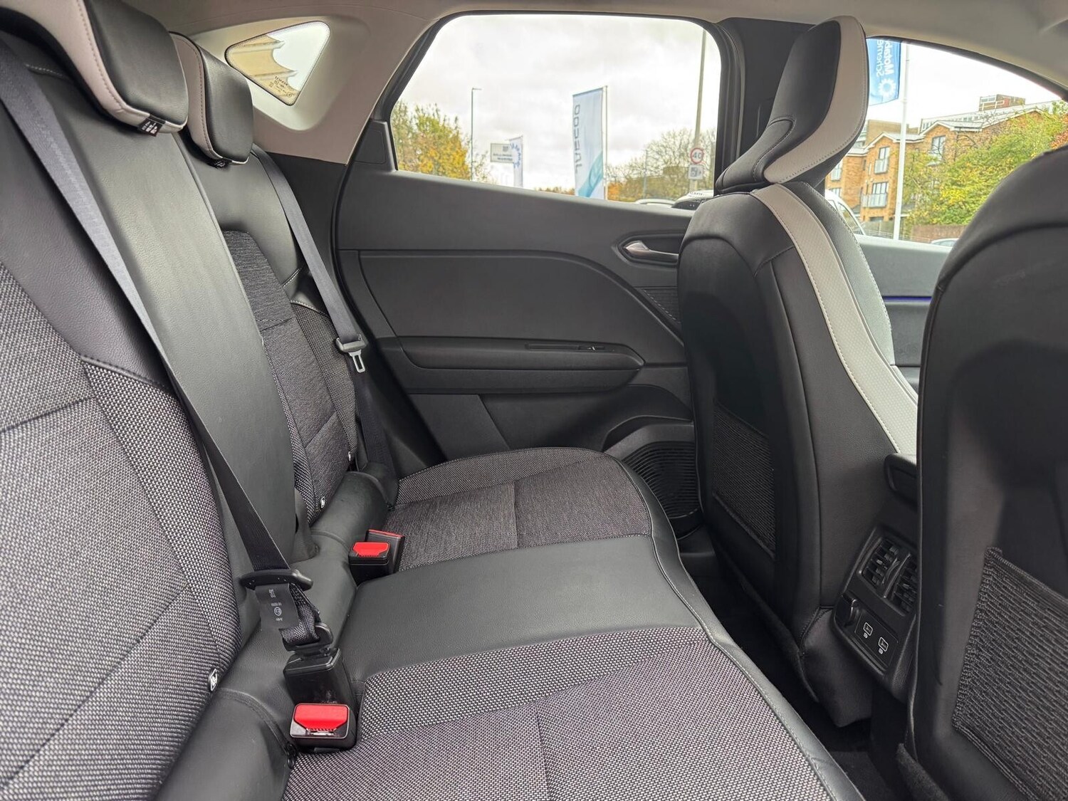 Used Renault Captur 2021 for sale - 76840645: Photo 25