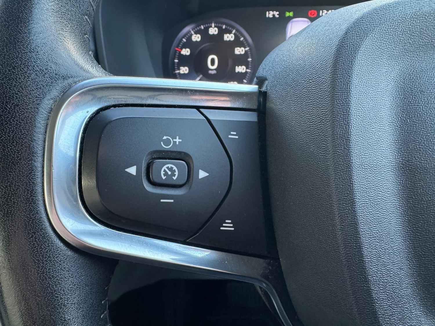 Used Volvo XC40 2020 for sale - 77300402: Photo 32