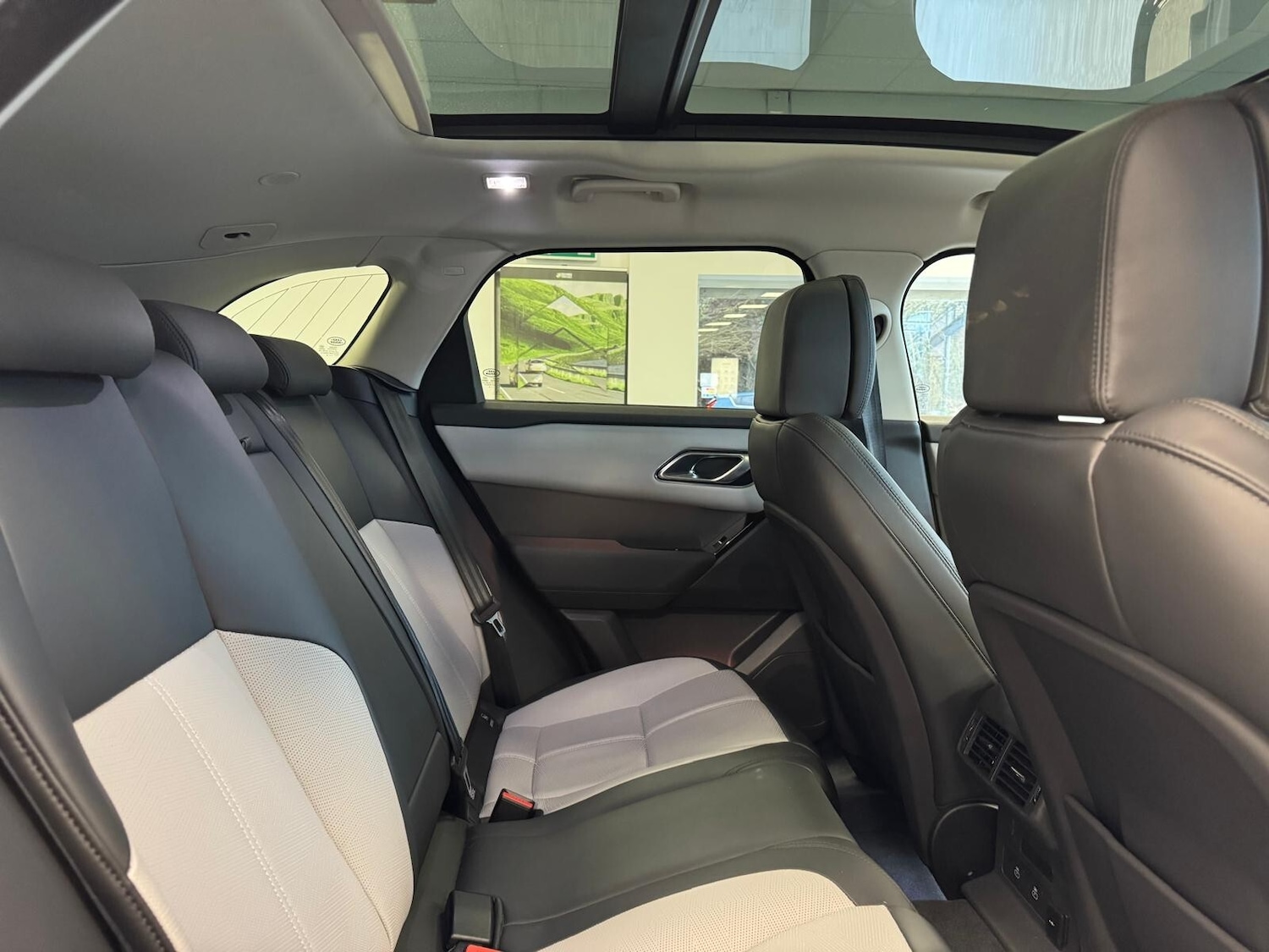 Used Land Rover Range Rover Velar 2024 for sale - 77339395: Photo 24