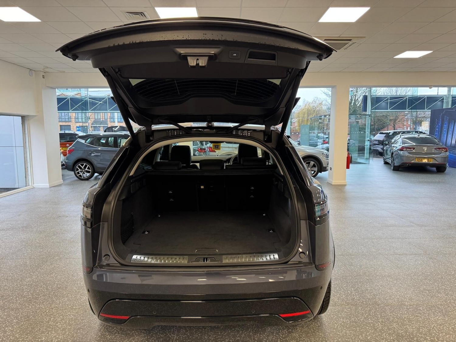 Used Land Rover Range Rover Velar 2024 for sale - 77339395: Photo 5