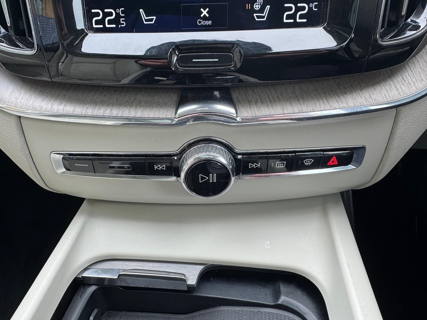 Used Volvo XC60 2017 for sale - 76840659: Photo 45