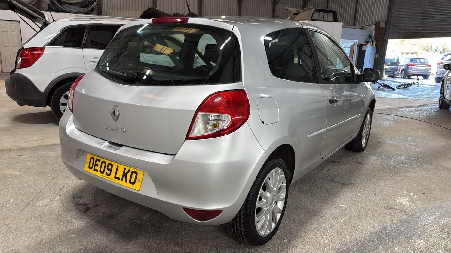 Used Renault Clio 2009 for sale - 77312490: Photo 4