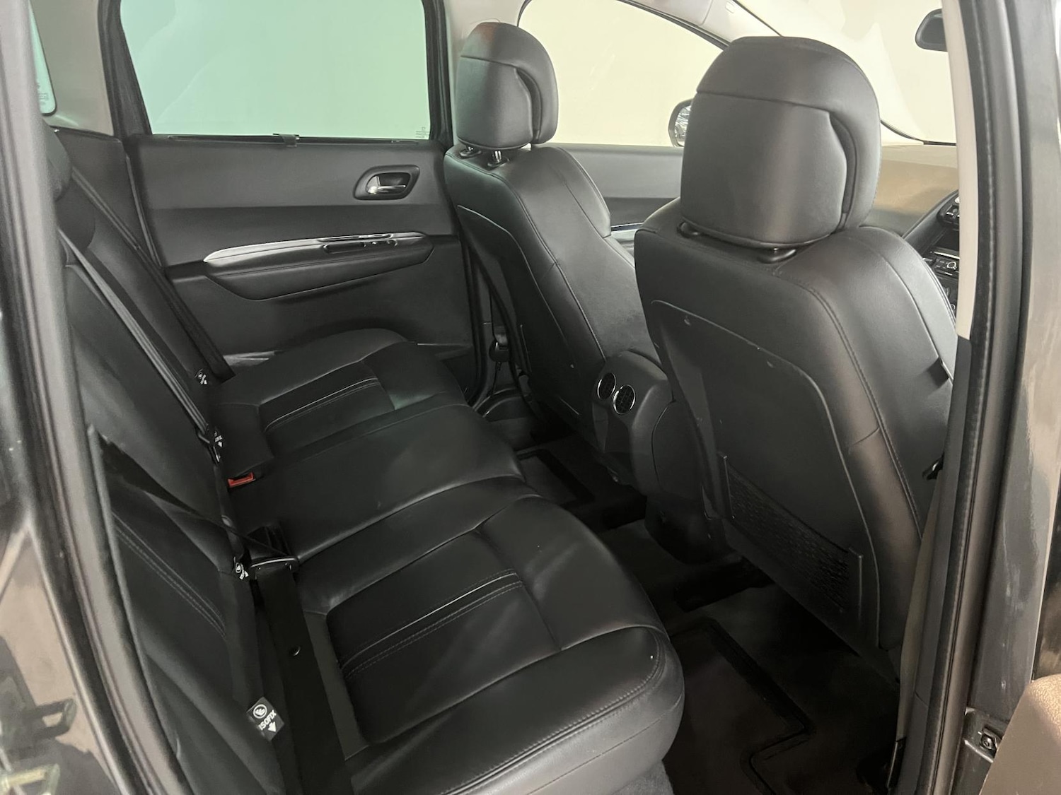 Used Peugeot 3008 2015 for sale - 77707111: Photo 8