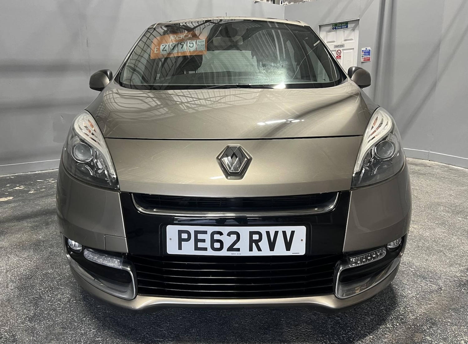 Used Renault Scenic 2013 for sale - 76652979: Photo 2