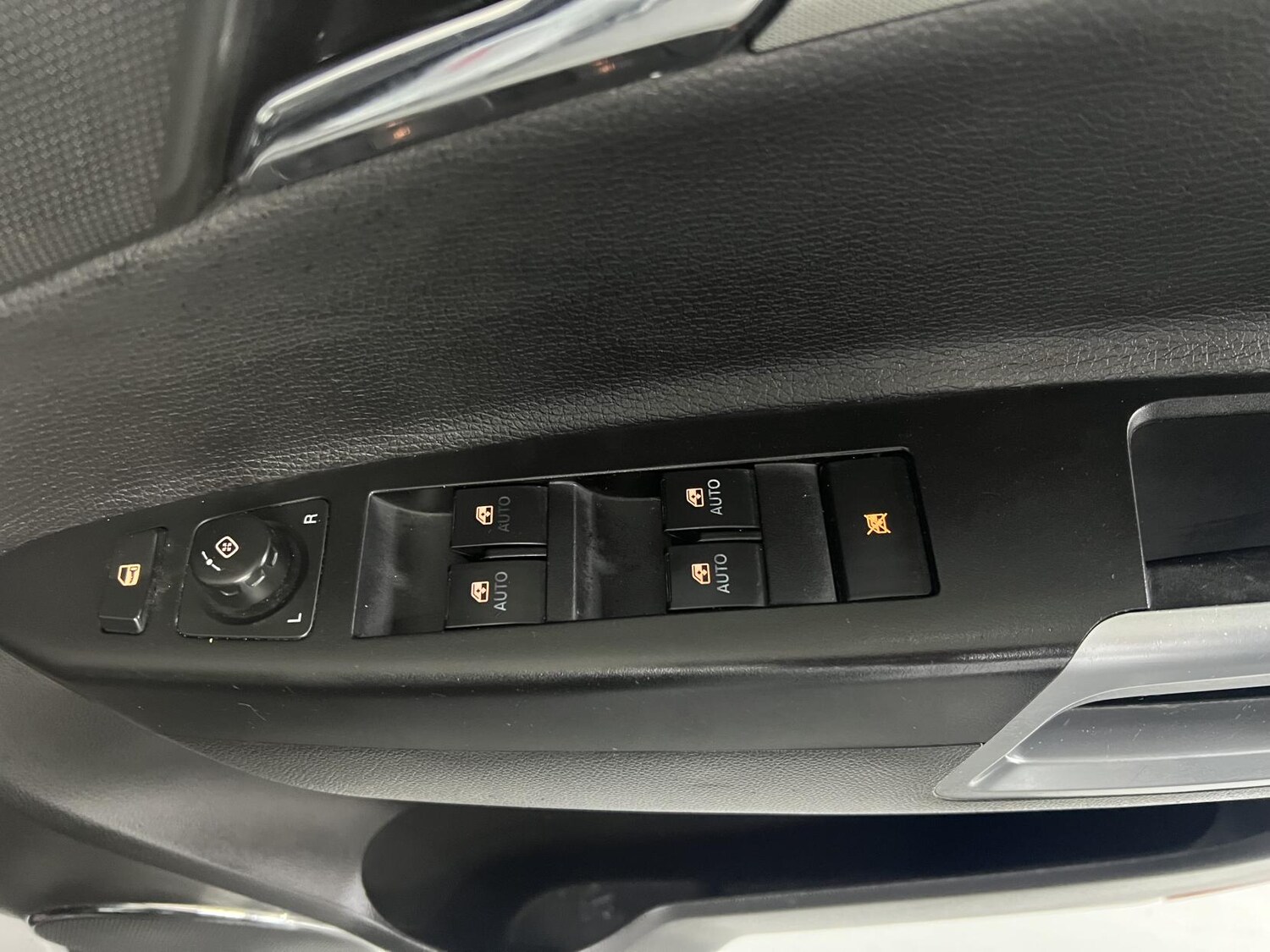 Used Vauxhall Antara 2013 for sale - 77940949: Photo 9