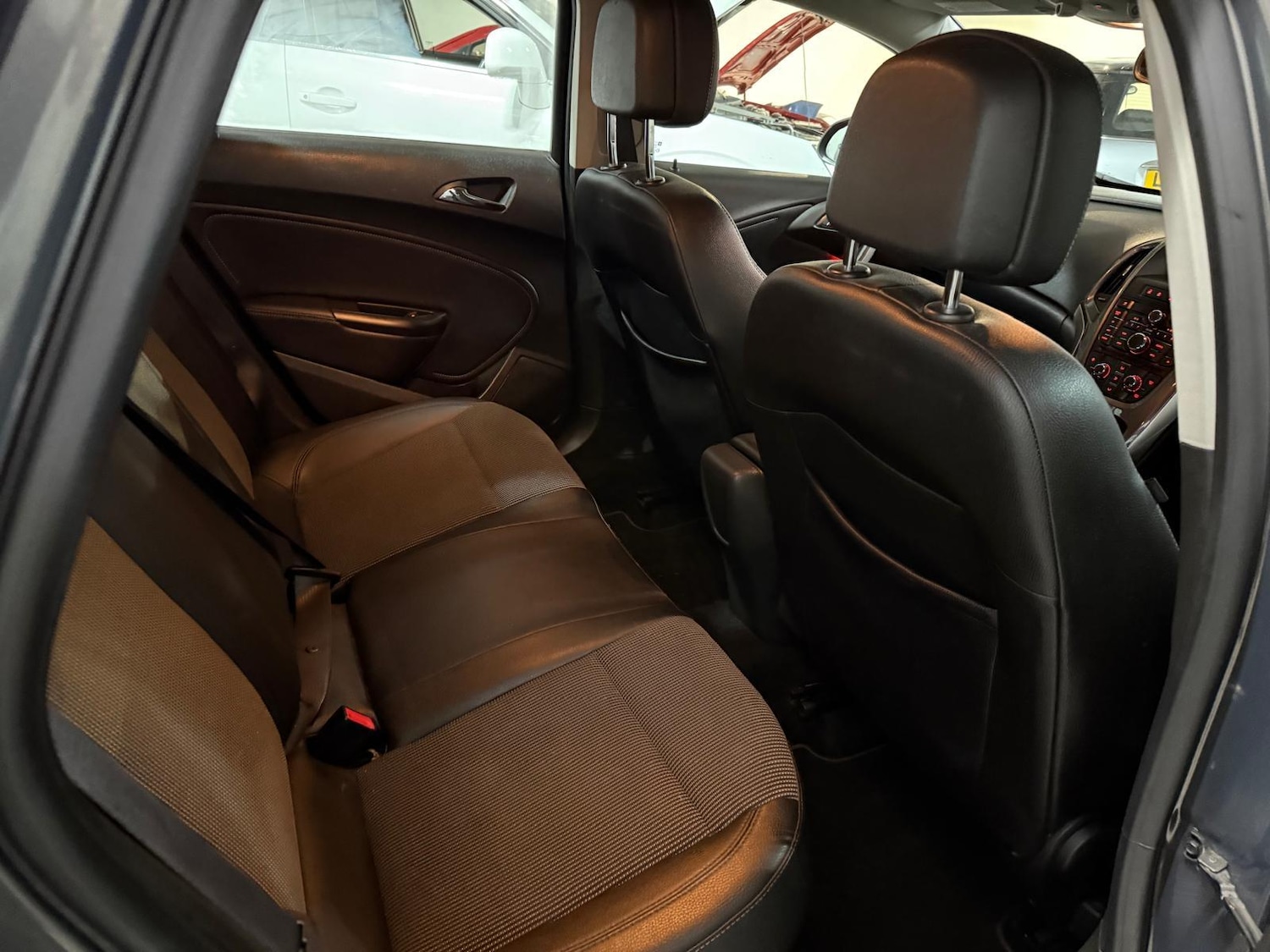 Used Vauxhall Astra 2012 for sale - 77595812: Photo 9