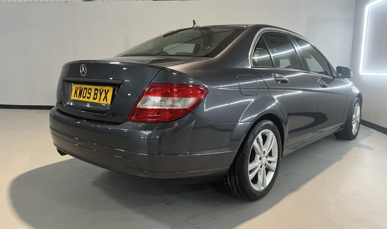 Used Mercedes-Benz C Class 2009 for sale - 77704410: Photo 4