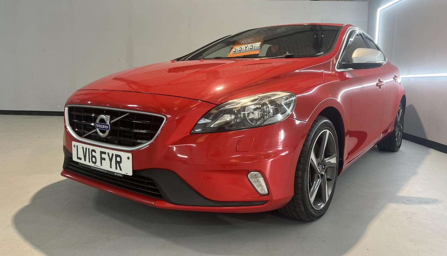 Used Volvo V40 2016 for sale - 77732747: Photo 1