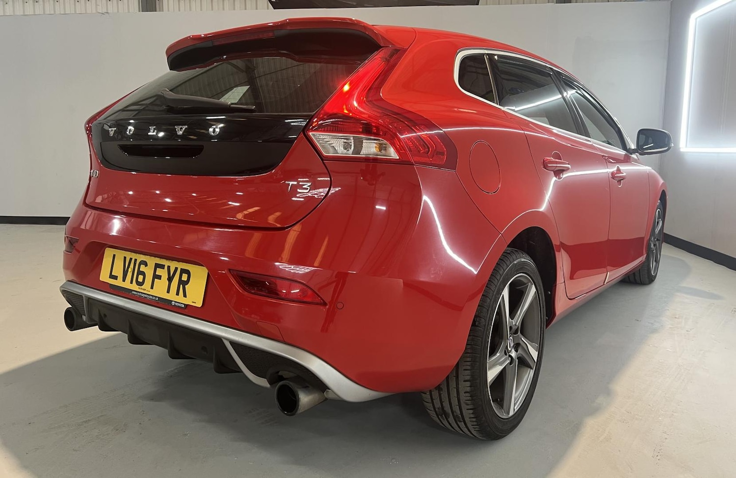 Used Volvo V40 2016 for sale - 77732747: Photo 4