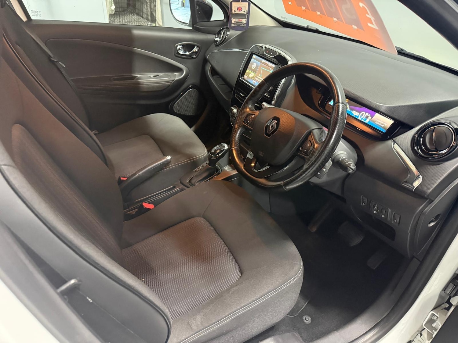 Used Renault Zoe 2019 for sale - 76402293: Photo 8