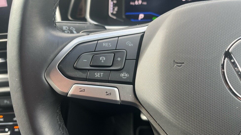 Used Volkswagen T-Roc 2023 for sale - 75967179: Photo 25