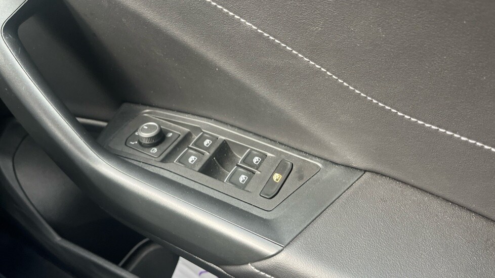 Used Volkswagen T-Roc 2023 for sale - 75967179: Photo 31