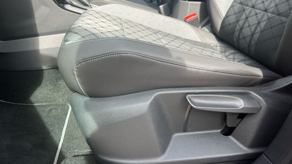 Used Volkswagen T-Roc 2023 for sale - 75967179: Photo 32