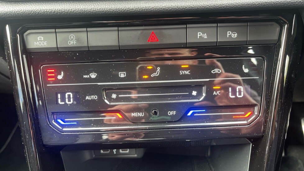 Used Volkswagen T-Roc 2023 for sale - 75967179: Photo 38