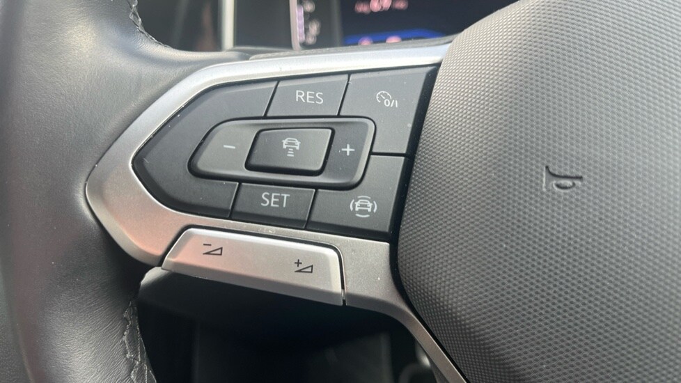 Used Volkswagen T-Roc 2023 for sale - 75967179: Photo 40