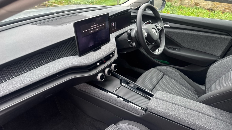 Used Skoda Superb 2024 for sale - 76361826: Photo 2