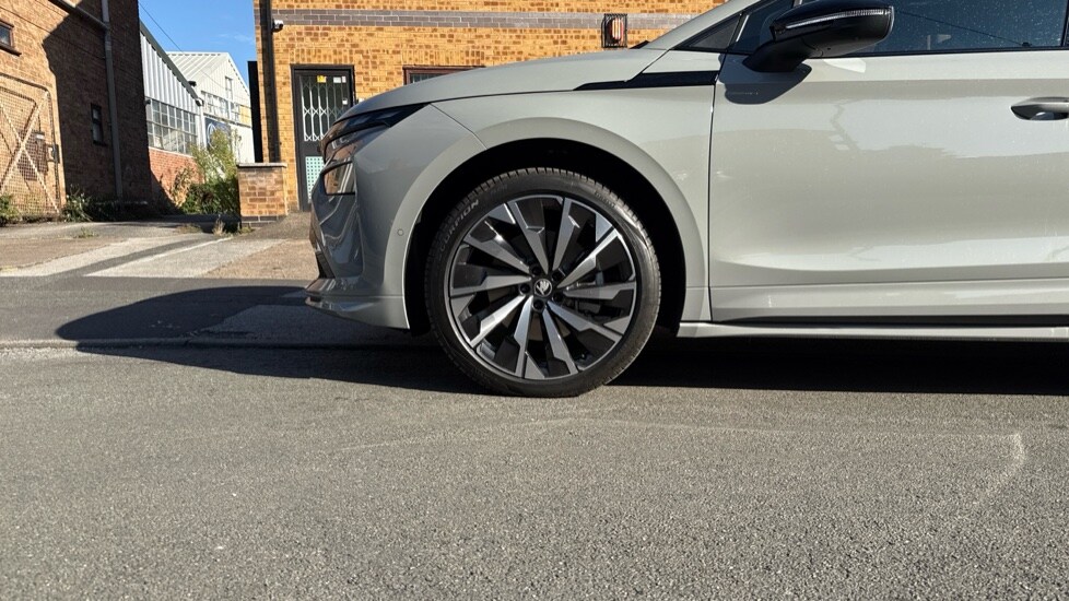 Used Skoda Enyaq 2025 for sale - 76178053: Photo 19