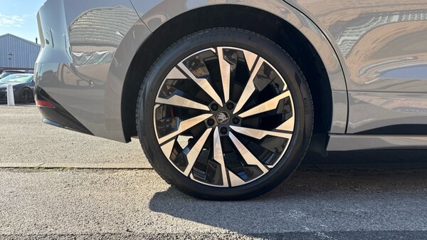 Used Skoda Enyaq 2025 for sale - 76178053: Photo 5