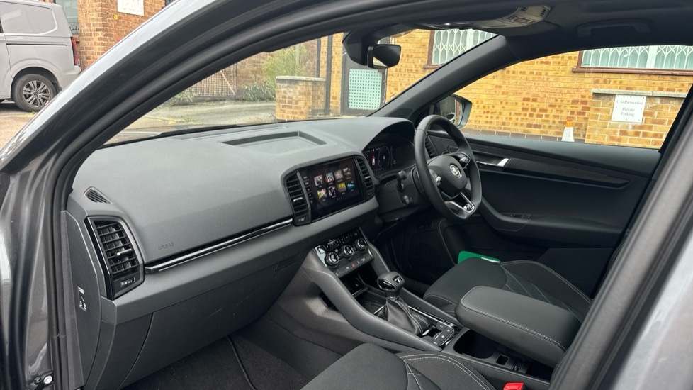 Used Skoda Karoq 2024 for sale - 76023185: Photo 2