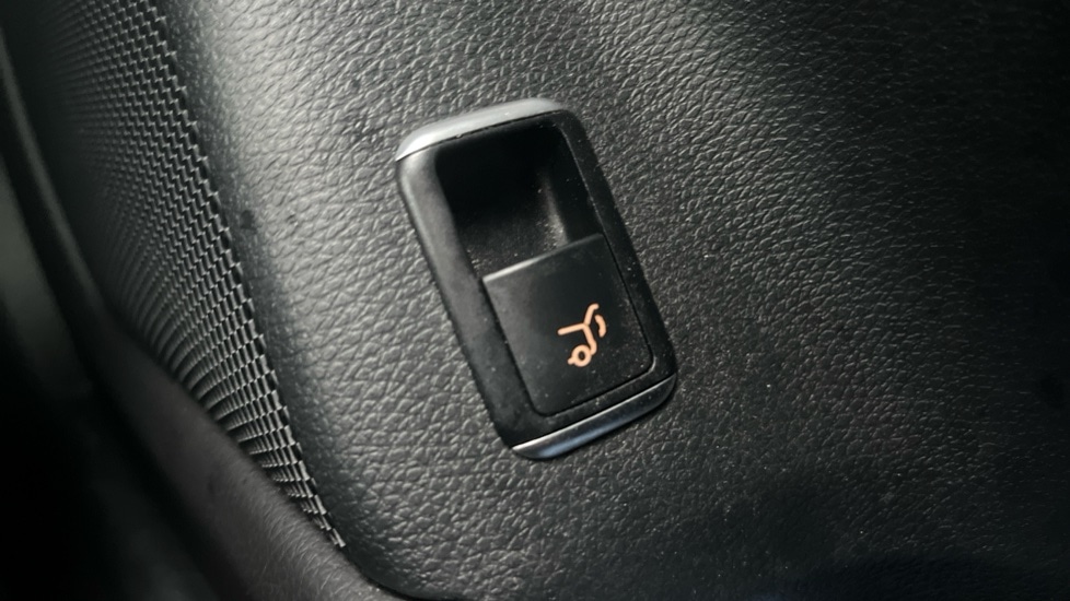 Used Mercedes-Benz GLA 2018 for sale - 76640129: Photo 39