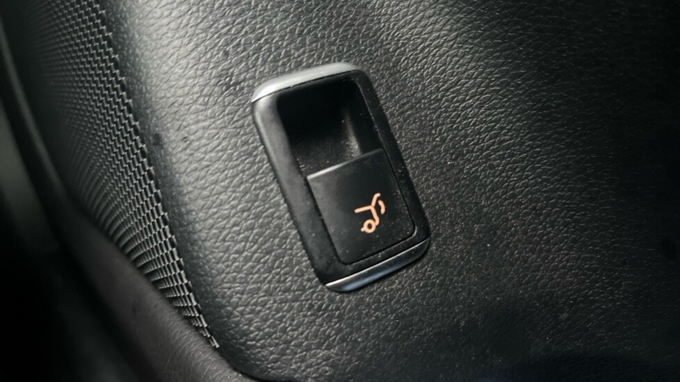 Used Mercedes-Benz GLA 2018 for sale - 76640129: Photo 41