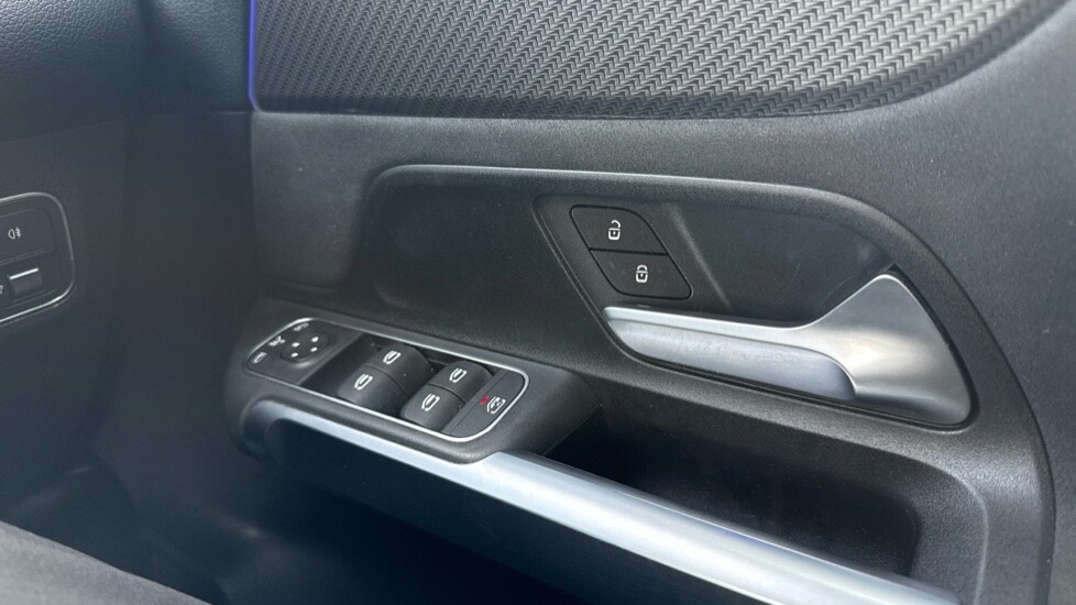 Used Mercedes-Benz GLB 2023 for sale - 76851205: Photo 24