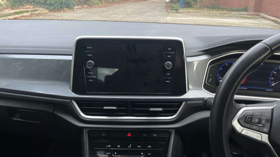 Used Volkswagen T-Roc 2023 for sale - 76575221: Photo 12