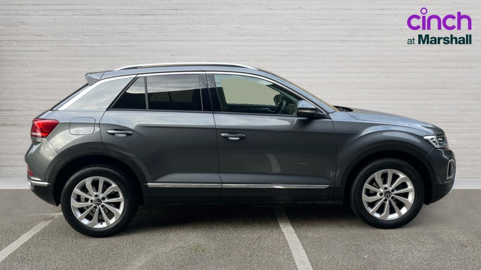Used Volkswagen T-Roc 2023 for sale - 76575221: Photo 2