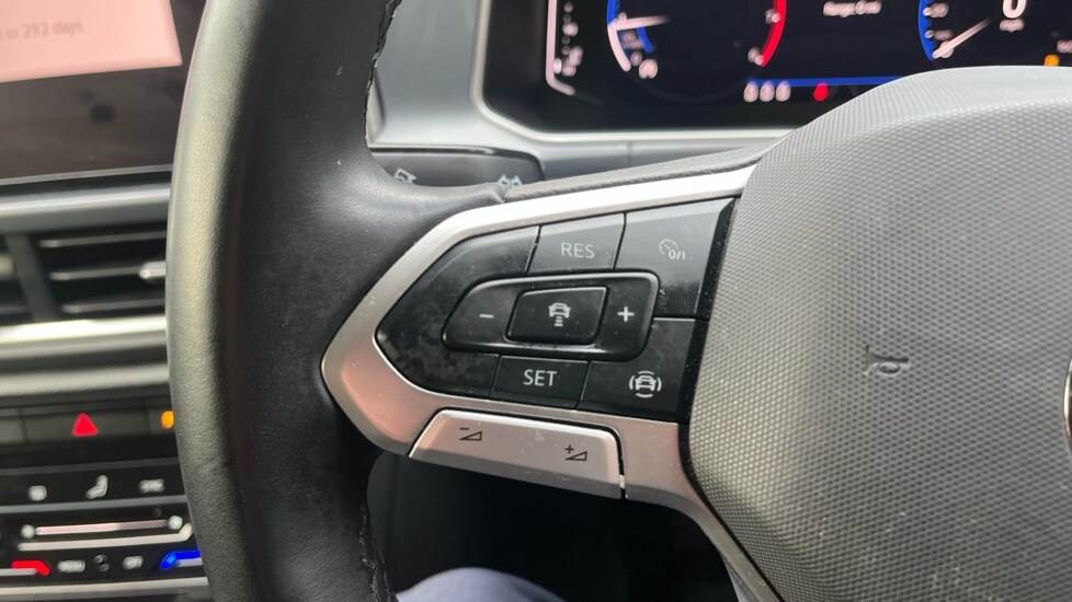 Used Volkswagen T-Roc 2023 for sale - 76575221: Photo 25