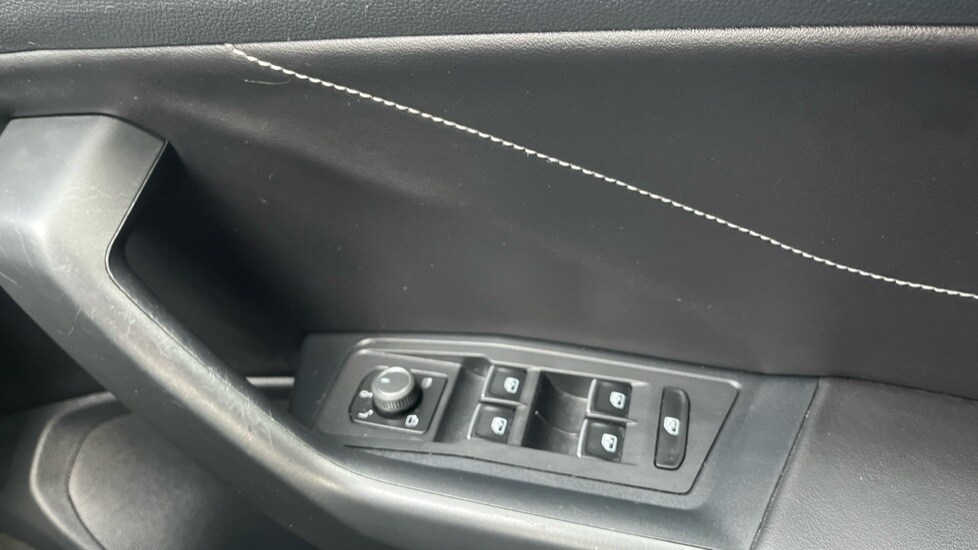 Used Volkswagen T-Roc 2023 for sale - 76575221: Photo 32