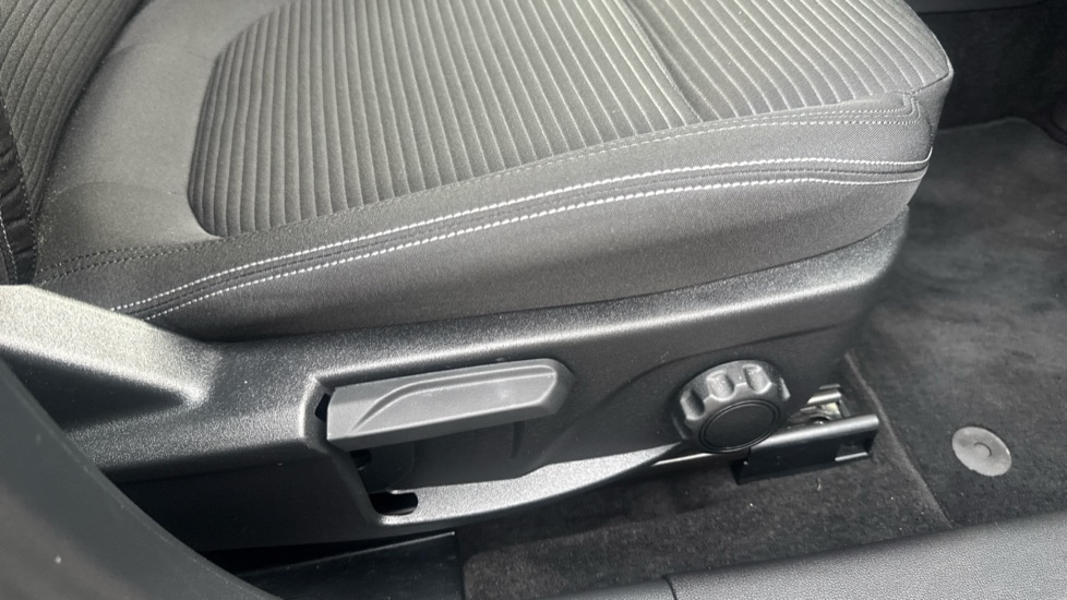 Used Ford Focus 2023 for sale - 76428154: Photo 32