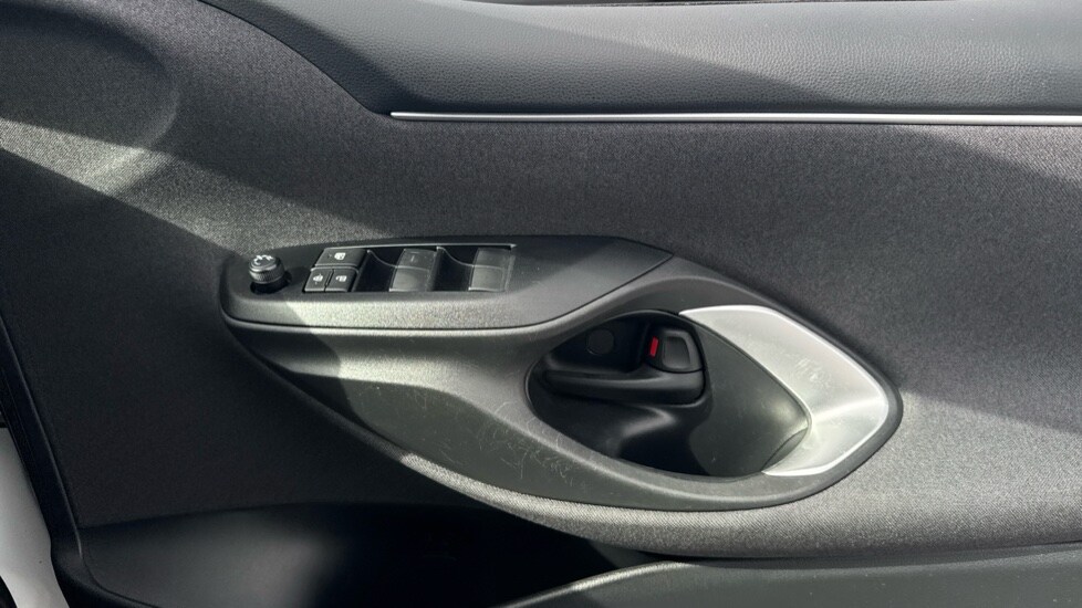 Used Toyota Yaris 2022 for sale - 75921906: Photo 28