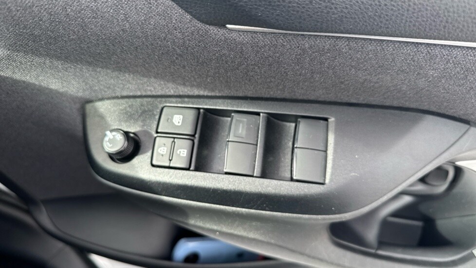 Used Toyota Yaris 2022 for sale - 75921906: Photo 32