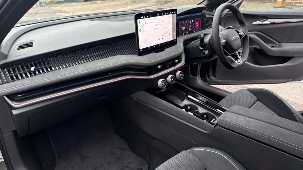 Used Skoda Superb 2025 for sale - 76178073: Photo 2