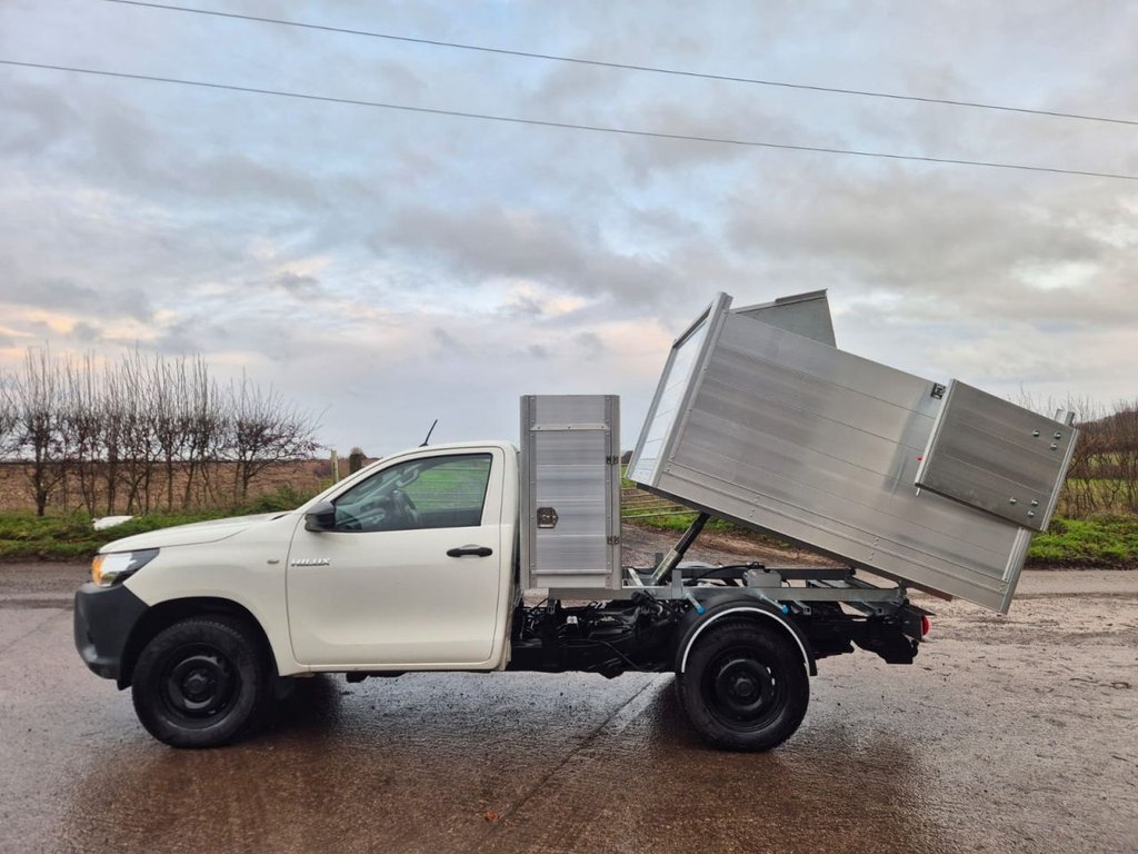 Used Toyota Hilux 2019 for sale - 76973596: Photo 2