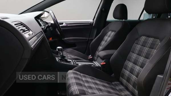 Used Volkswagen Golf 2017 for sale - 77941232: Photo 4